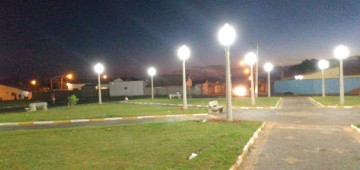 Praça Dona Bidunga ganha nova iluminação