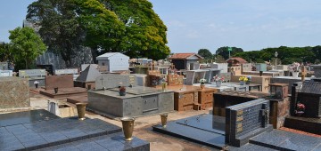 Cemitério fica fechado para visitação no Dia dos Pais