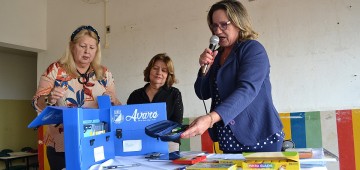 Prefeitura inicia entrega de kits escolares a alunos da rede municipal