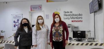 Técnicas visitam centro de reabilitação que atende pacientes degold mine slots paga mesmo
